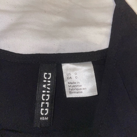 H&M black romper. Women’s size 0. - Picture 2 of 4